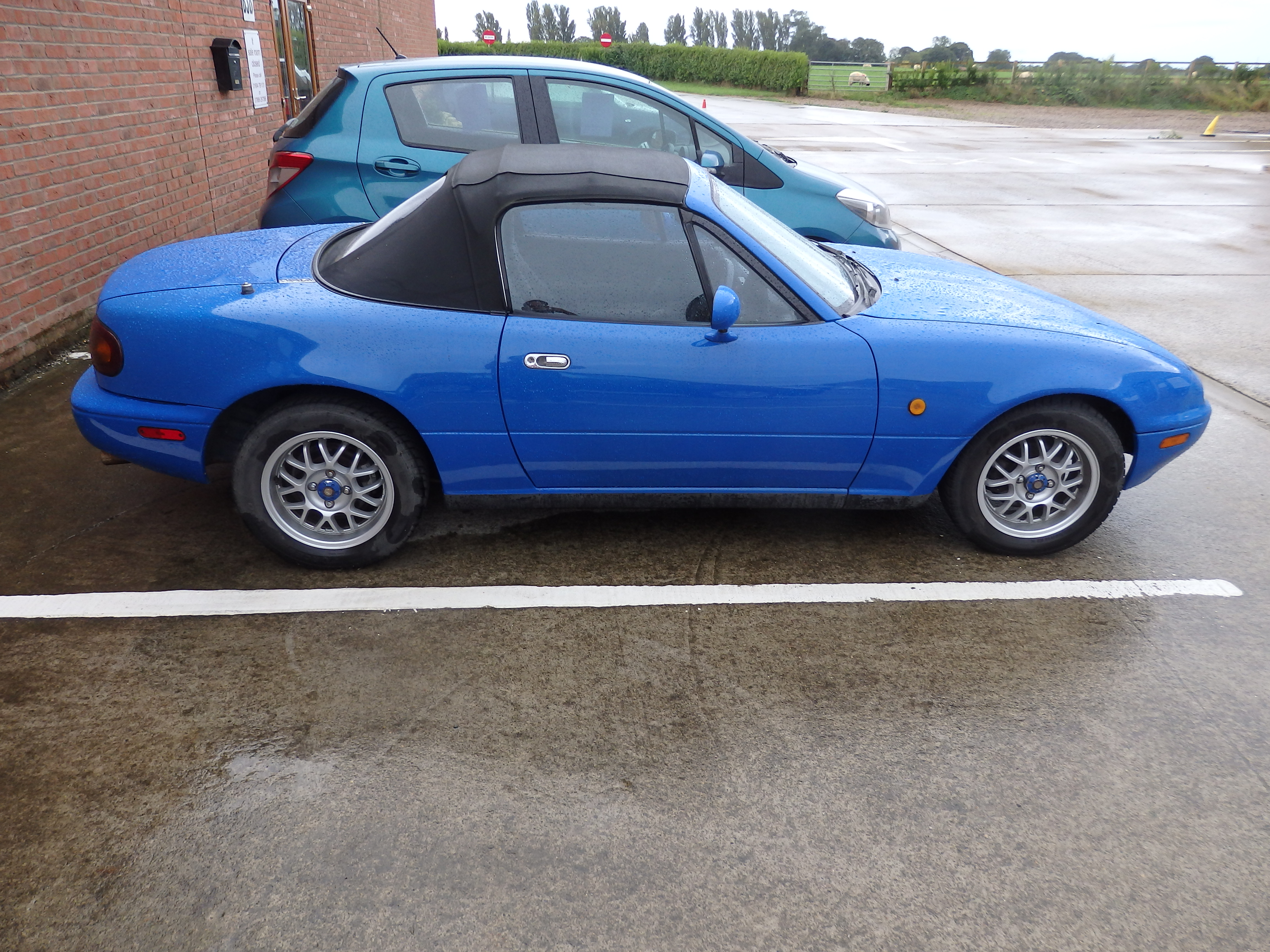 Mazda MX5 Eunos 1.6 K134RBP mot july 17 tax Feb 17 - Image 2 of 3