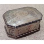 AN EARLY 19TH CENTURY SILVER AND MOTHER OF PEARL SNUFF BOX Of octagonal form, the mother of pearl