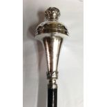 AN EARLY 20TH CENTURY SILVER PLATED DRUM MAJOR'S CEREMONIAL MACE Having a large tapering silver