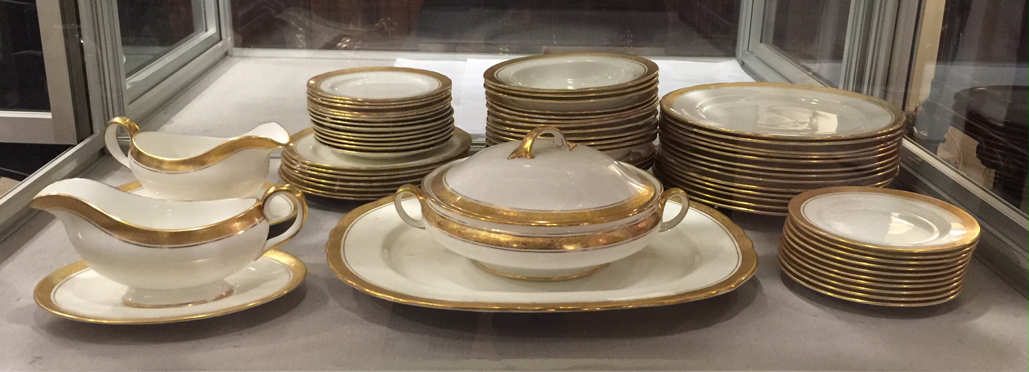 AYNSLEY ARGOSY, AN EXTENSIVE SIXTY PIECE DINNER SERVICE With gilded borders on cream grounds, to