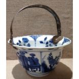 AN 18TH CENTURY CHINESE EXPORT KANGXI PERIOD BLUE AND WHITE PORCELAIN BOWL Painted with flowers