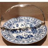 AN 18TH CENTURY CHINESE KANGXI PORCELAIN BLUE AND WHITE BOWL Hand painted with a garden scene, two