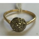 AN EARLY 20TH CENTURY 18CT GOLD AND DIAMOND FLOWERHEAD CLUSTER/DRESS RING The daisy cluster of eight