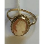 A HALLMARKED 9CT GOLD SHELL CAMEO DRESS RING The oval cameo depicting the bust of a lady, with