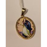 A 14CT GOLD AND ENAMEL PENDANT/AMULET OF MARY The oval enamelled plaque having a figure of Mary to