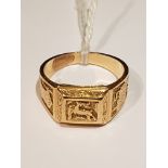 A GENTLEMEN'S 18CT GOLD SIGNET RING The rectangular bezel with repoussé stag, to centre and