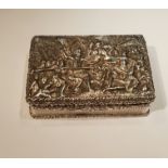 FIRST HALF OF THE 19TH CENTURY, A HALLMARKED SILVER SNUFF BOX With battle scene to hinged cover
