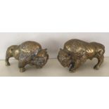 A PAIR OF CAST BRASS STATUES OF BUFFALOS. (approx 14cm)