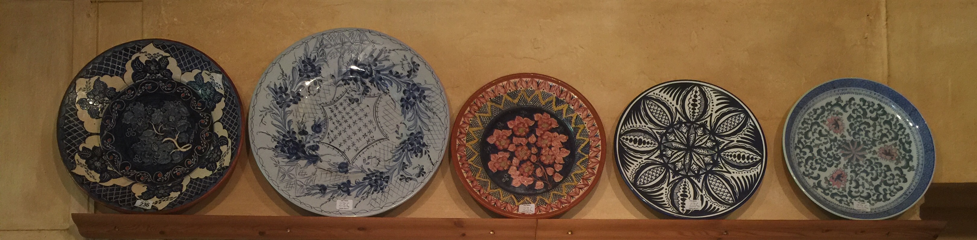 A COLLECTION OF THREE 20TH CENTURY PORTUGUESE CERAMIC CHARGER With incised decoration of flowers and