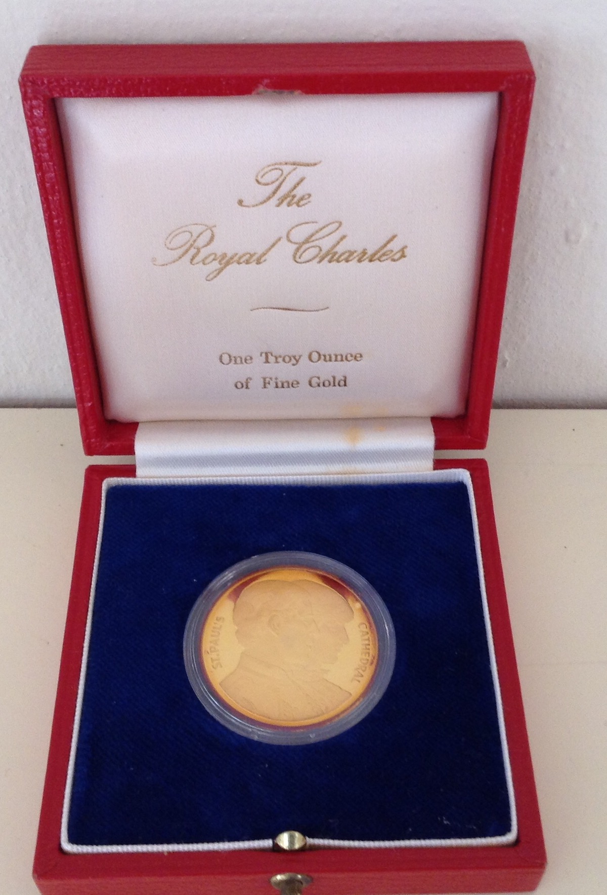 A 20TH CENTURY 24CT GOLD ONE TROY OUNCE COMMEMORATIVE COIN Celebrating the marriage of Prince