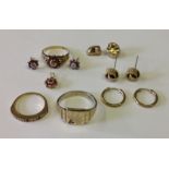 A MIXED LOT OF JEWELLERY To include a pair of plain 9ct gold hoop earrings, a suite of 9ct gold,