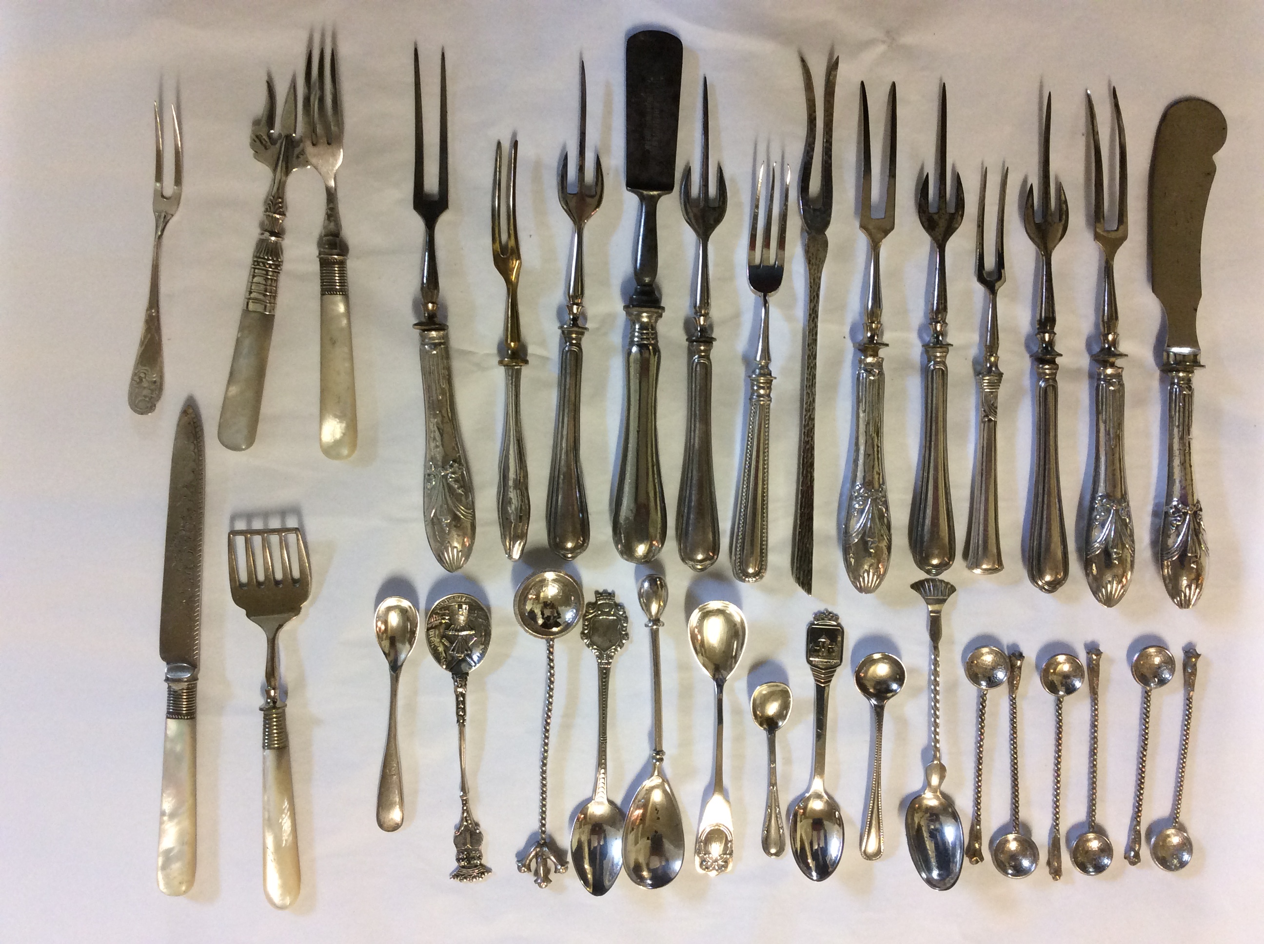 VON MÜNCHHAUSEN, A COLLECTION OF VICTORIAN AND LATER SILVER CUTLERY Comprising a quantity of two