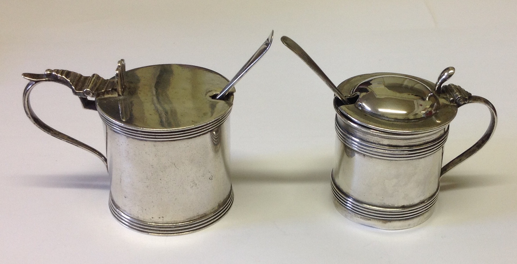 TWO EARLY 20TH CENTURY HALLMARKED SILVER CIRCULAR SECTION SALTS AND SPOONS The larger bears