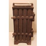 AN 18TH/19TH CENTURY HEAVY IRON EIGHT SECTION 10" CANDLE MOULD. (29cm x 12cm x 6cm)