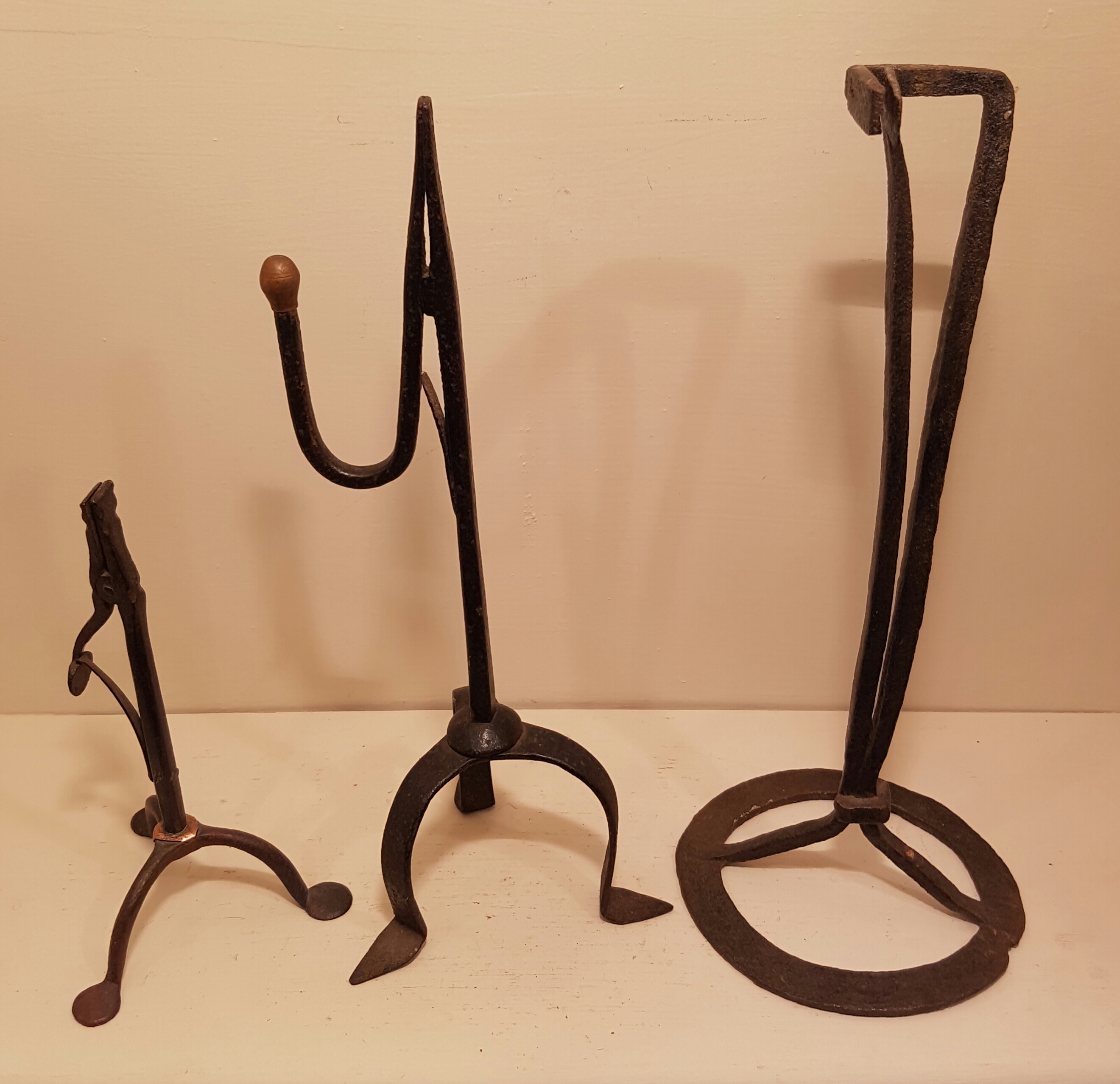 AN 18TH CENTURY IRON TABLE RUSHLIGHT With spring grip, the double stem emanating from a ring base,