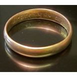A LATE 17TH CENTURY GOLD POSY RING The 'D' section band, with Italic inscription to inner face, '