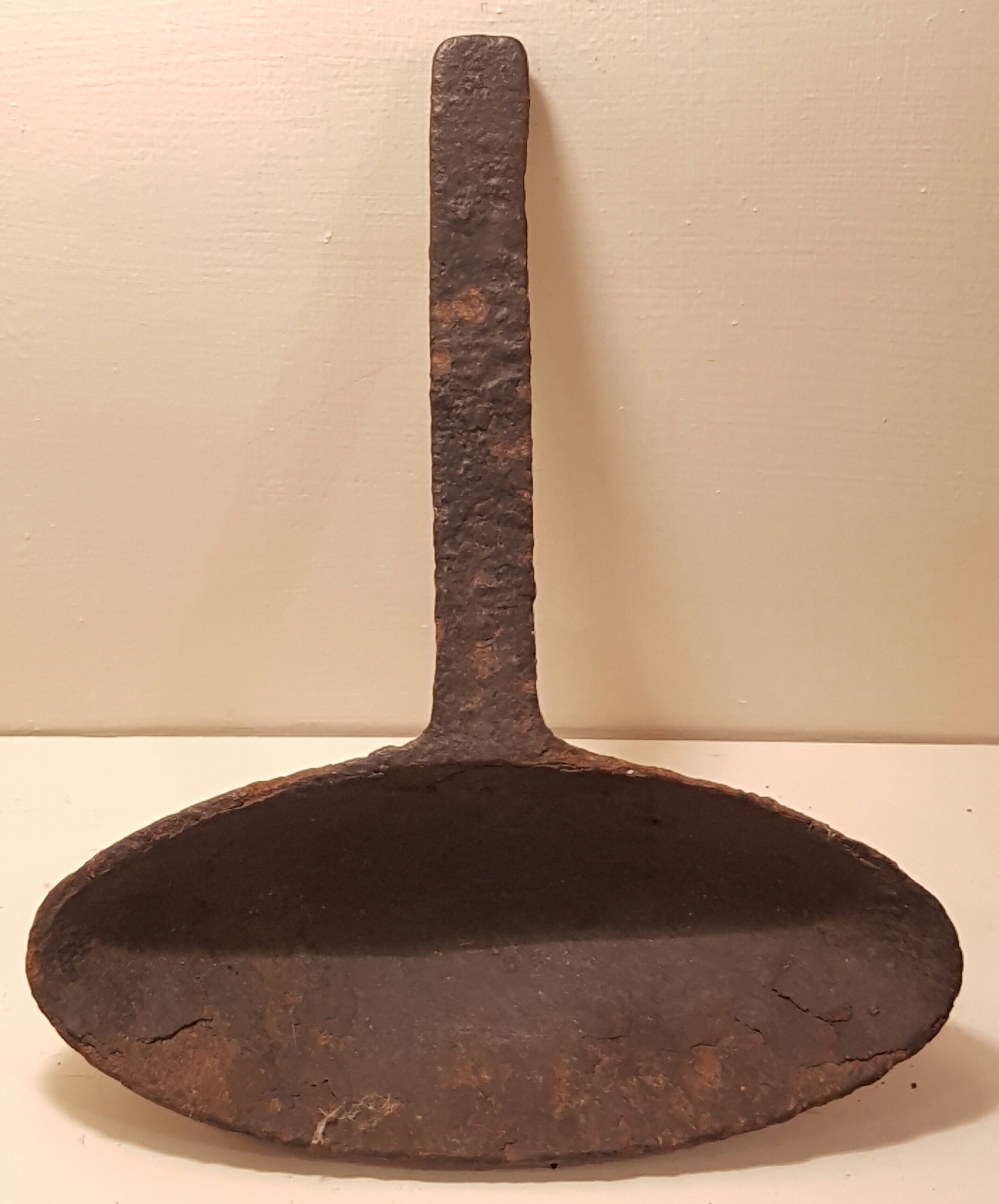 A 17TH/18TH CENTURY CAST IRON GRISSET On three leg. (bowl 25cm)