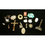 A MIXED LOT Of various Jewellery to include silver brooches, cuffs links etc