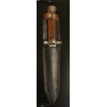 A FRENCH WORLD WAR II BAYONET AND SCABBARD. (29cm)