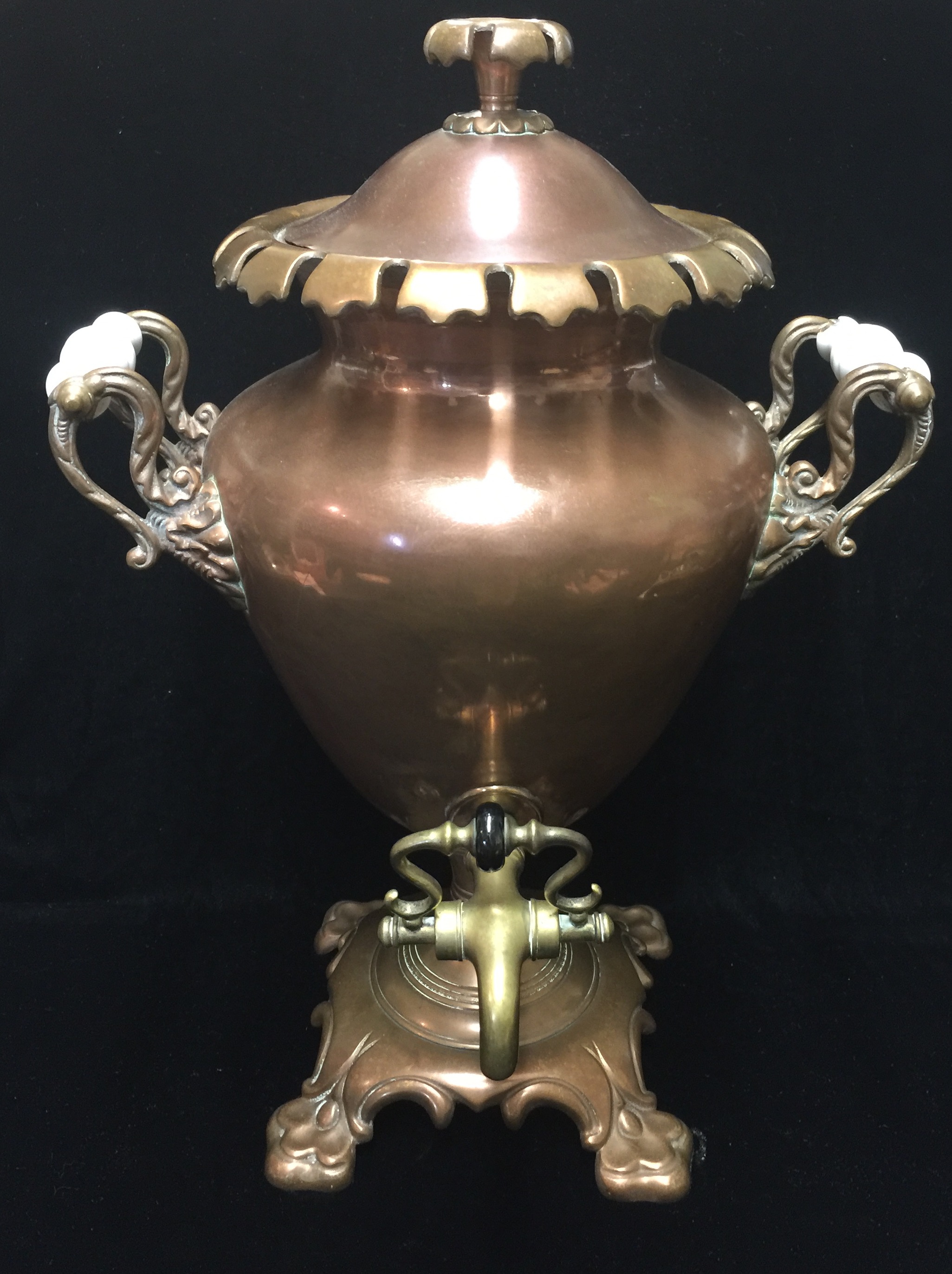 A VICTORIAN POLISHED COPPER TWO HANDLED TEA URN. (44cm)