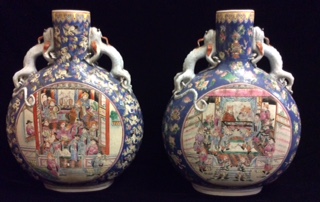 A LARGE PAIR OF CHINESE FAMILLE ROSE PORCELAIN MOON FLASKS With blue grounds and central circular - Image 2 of 5