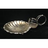MAPPIN & WEBB, A LARGE EARLY 20TH CENTURY SILVER PLATED HORS D'OEUVRE DISH Of shell form, with