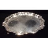 MAPPIN & WEBB, AN EARLY 20 TH CENTURY SILVER CIRCULAR SALVER With piecrust style edge and raised