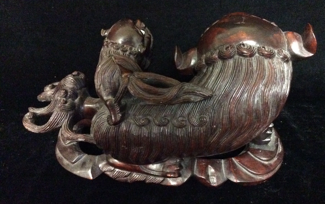A 19TH CENTURY ORIENTAL HARDWOOD FIGURAL CARVING OF FO DOGS At play, a large dog with finely - Image 3 of 3