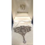 AN ART NOUVEAU PERIOD WHITE METAL AND DIAMOND ENCRUSTED HEART FORM BROOCH/PENDANT On an 18ct white
