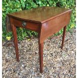 A GEORGE III MAHOGANY AND CROSSBANDED BUTTERFLY WINGED PEMBROKE TABLE With a single drawer, raised