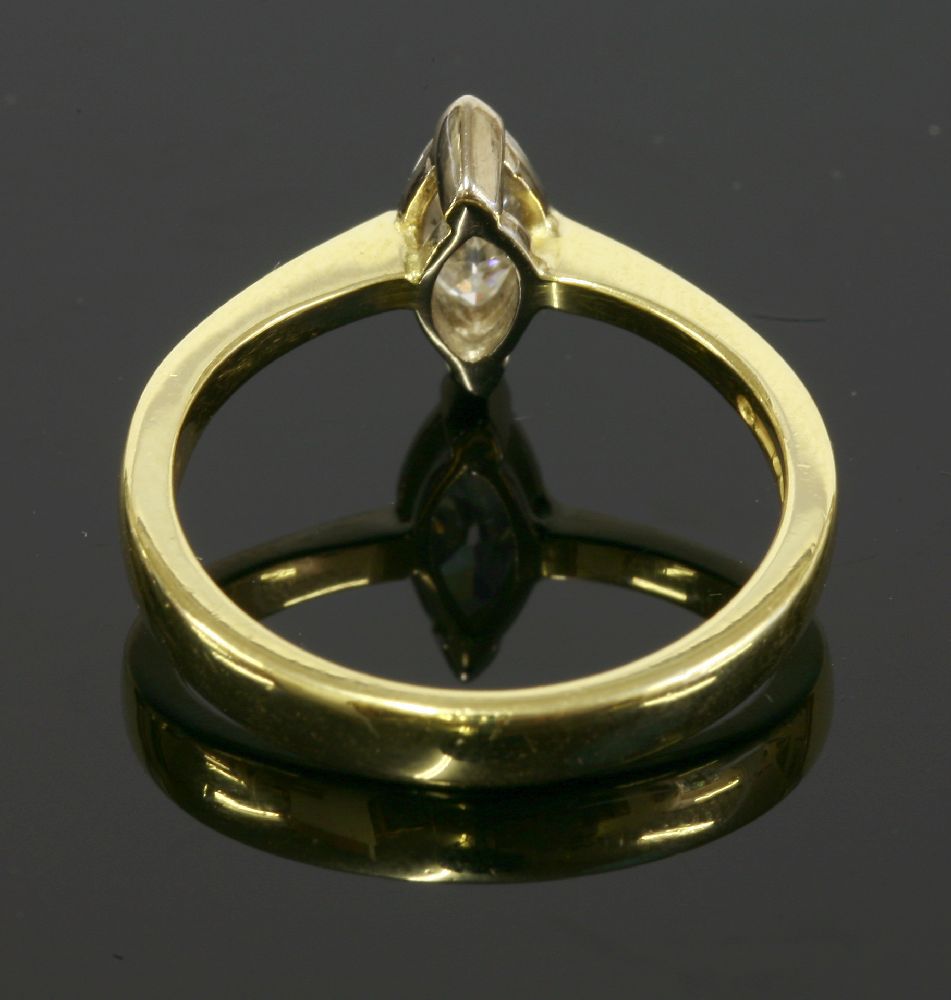 An 18ct gold single stone diamond ring, with a marquise cut diamond estimated as approximately 0. - Bild 2 aus 2