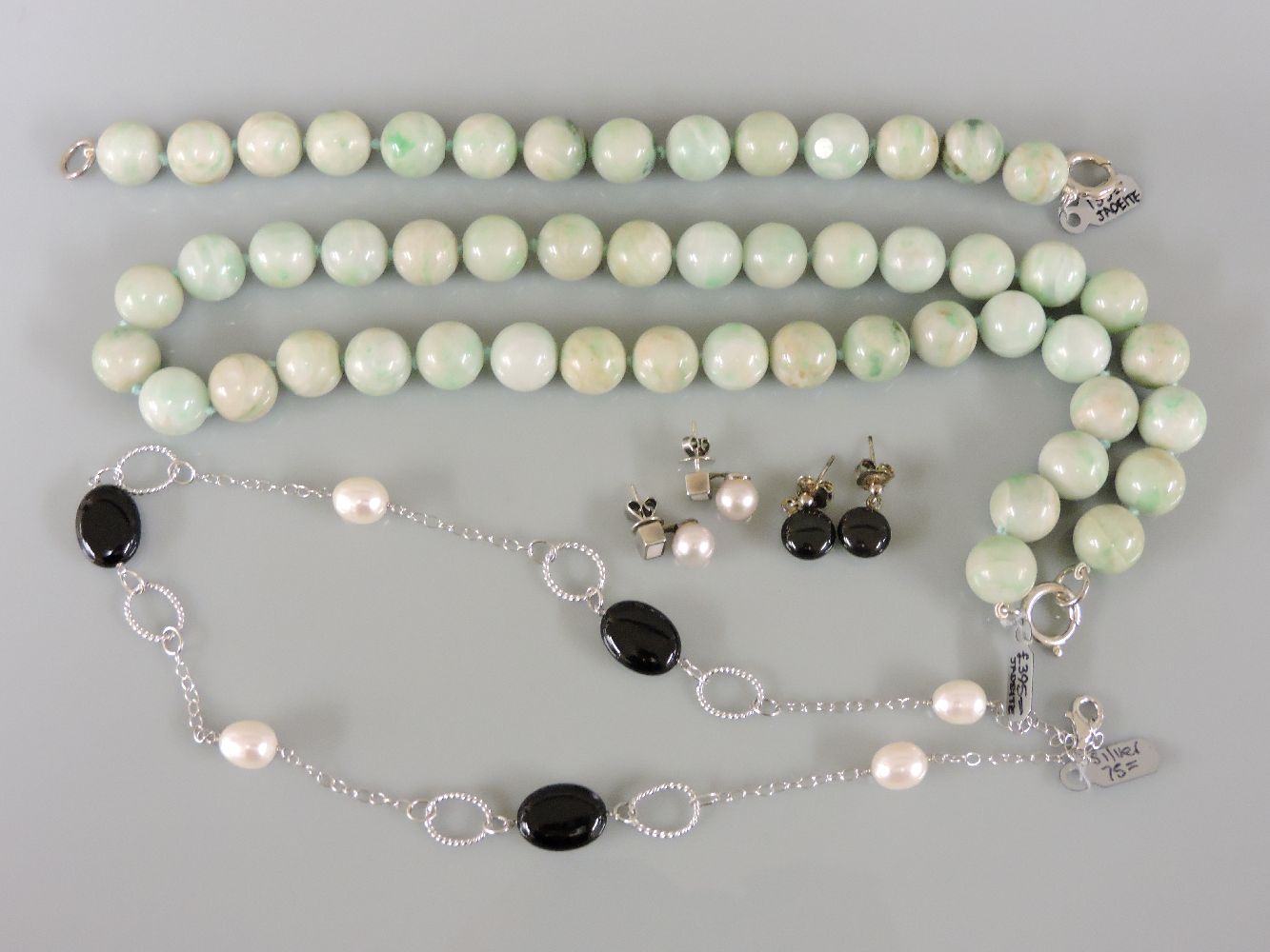 A single row uniform jade bead necklace and matching bracelet suite, an onyx and cultured freshwater