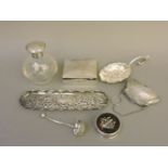 Silver items, to include a 'dance' purse, a fancy spoon, London 1897, a circular tortoiseshell top