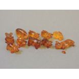 A quantity of amber pigs