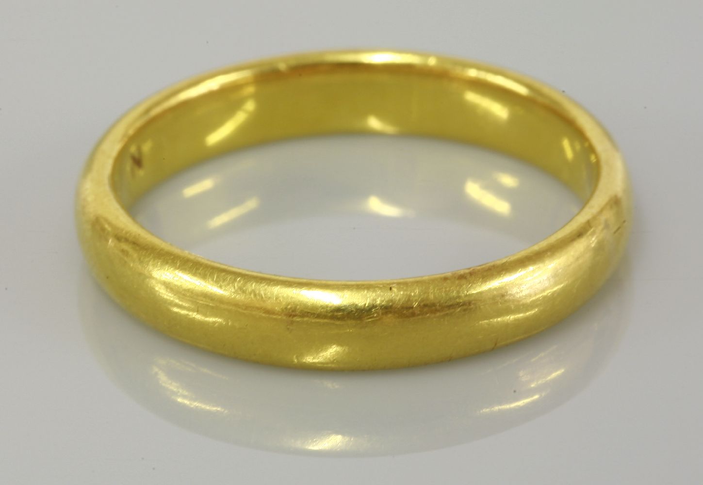 A 22ct gold wedding ring, 6.47g