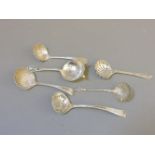 Six late 19th/early 20th century silver sifter spoons, four with scalloped shell bowls, 7oz