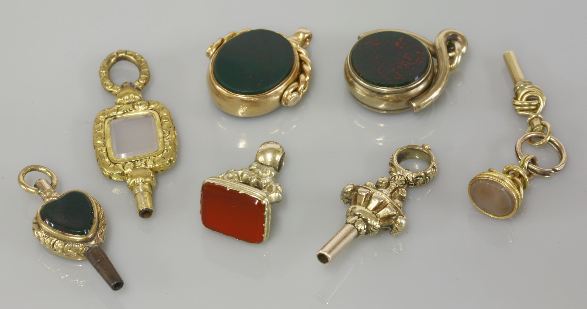 A 15ct gold bloodstone and sardonyx swivel fob, hallmark almost obliterated, an Edwardian gold