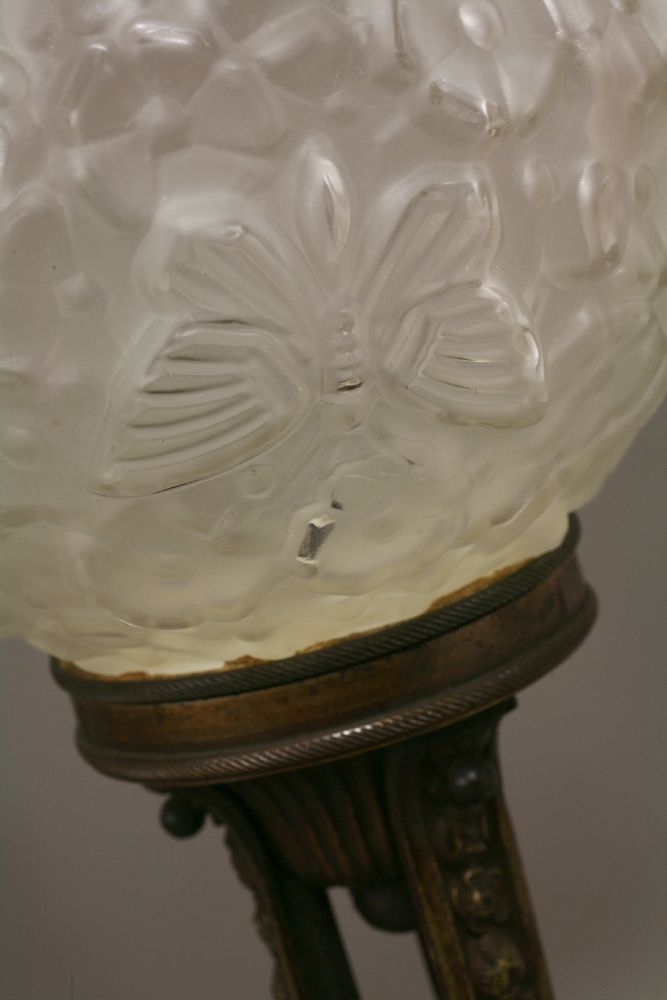 A pair of Art Deco style bronze table lamps,with frosted glass globes moulded with butterflies and - Image 3 of 3