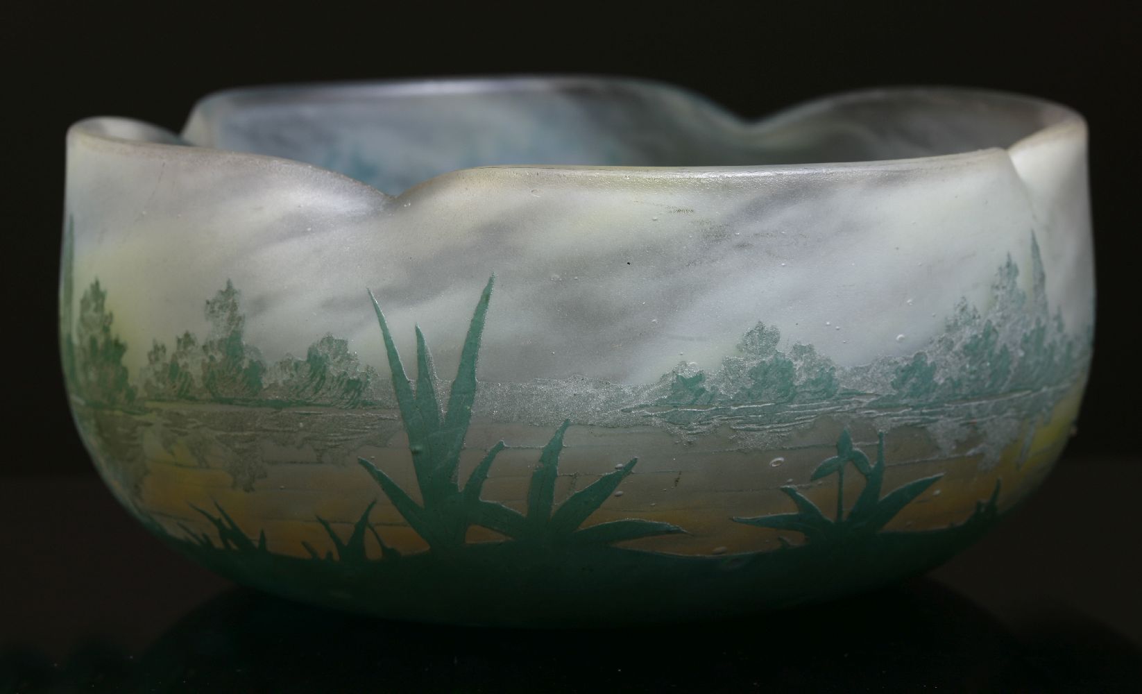 A Daum Nancy etched bowl, quatrelobed form and decorated with a river landscape with bushes and - Image 8 of 8