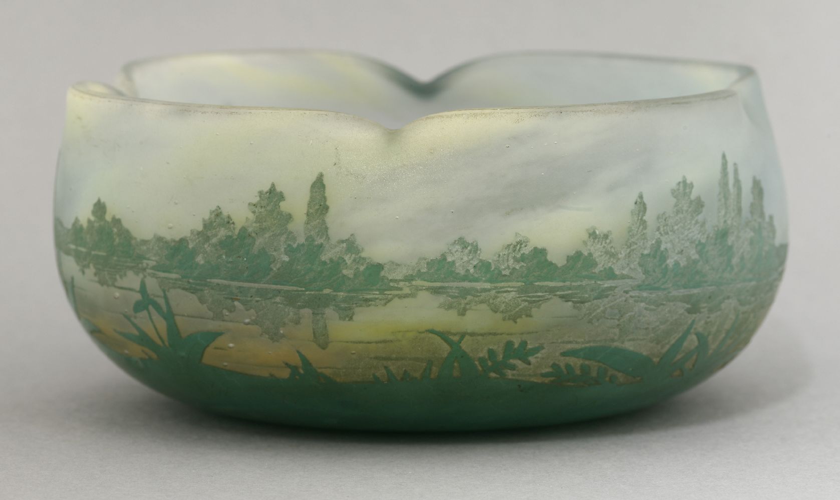 A Daum Nancy etched bowl, quatrelobed form and decorated with a river landscape with bushes and - Image 3 of 8