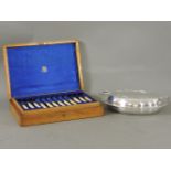 Mappin & Webb flatware, consisting of nine forks and ten knives, in original case, six silver
