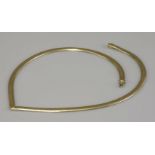 A 9ct gold 'V' shaped omega link necklace, 22.8g