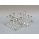 A pair of four division toast racks, 3.8oz