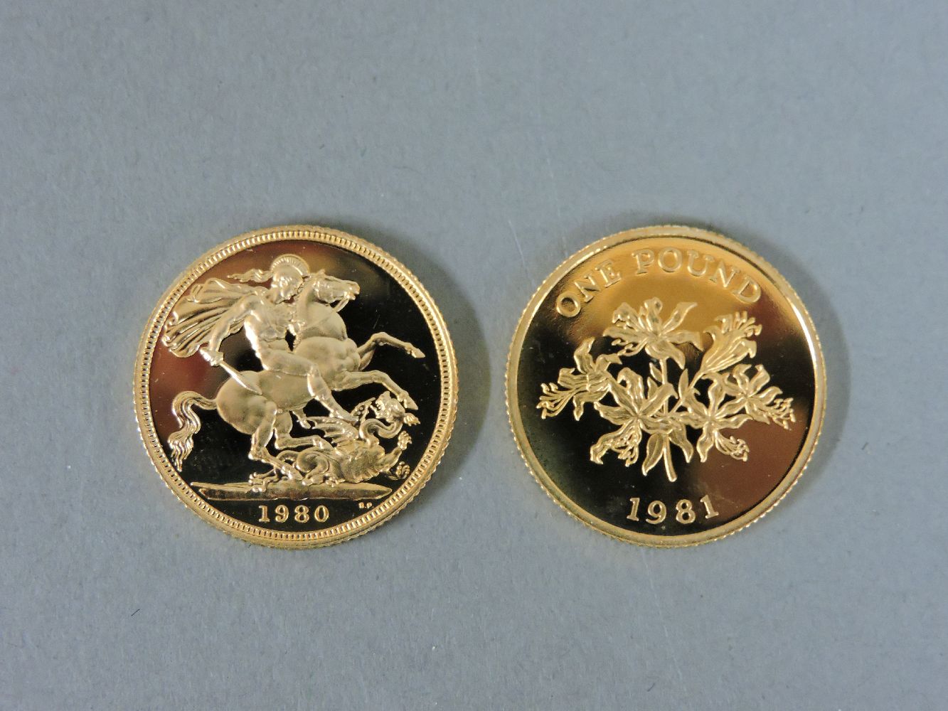 A 1980 proof gold sovereign, together with a 1981 Guernsey gold one pound coin - Image 3 of 3