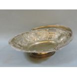 A Victorian swing handle silver bread basket, Birmingham 1900, 17.5oz