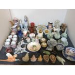 Various small items of Oriental china, Beswick, Lladro, etc