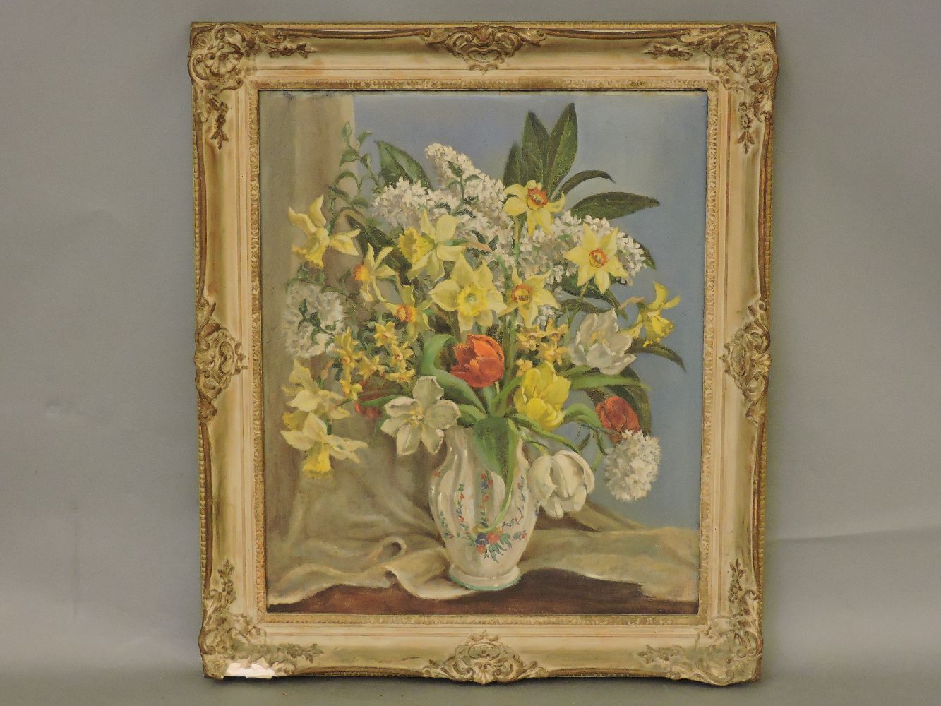 STILL LIFE OF FLOWERSSigned l.l., oil on canvas61 x 51cm