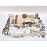 A mixed lot of jewellery, including an agate bracelet, and ivory necklace