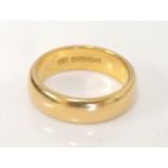 A 22ct gold wedding ring, 8.9g