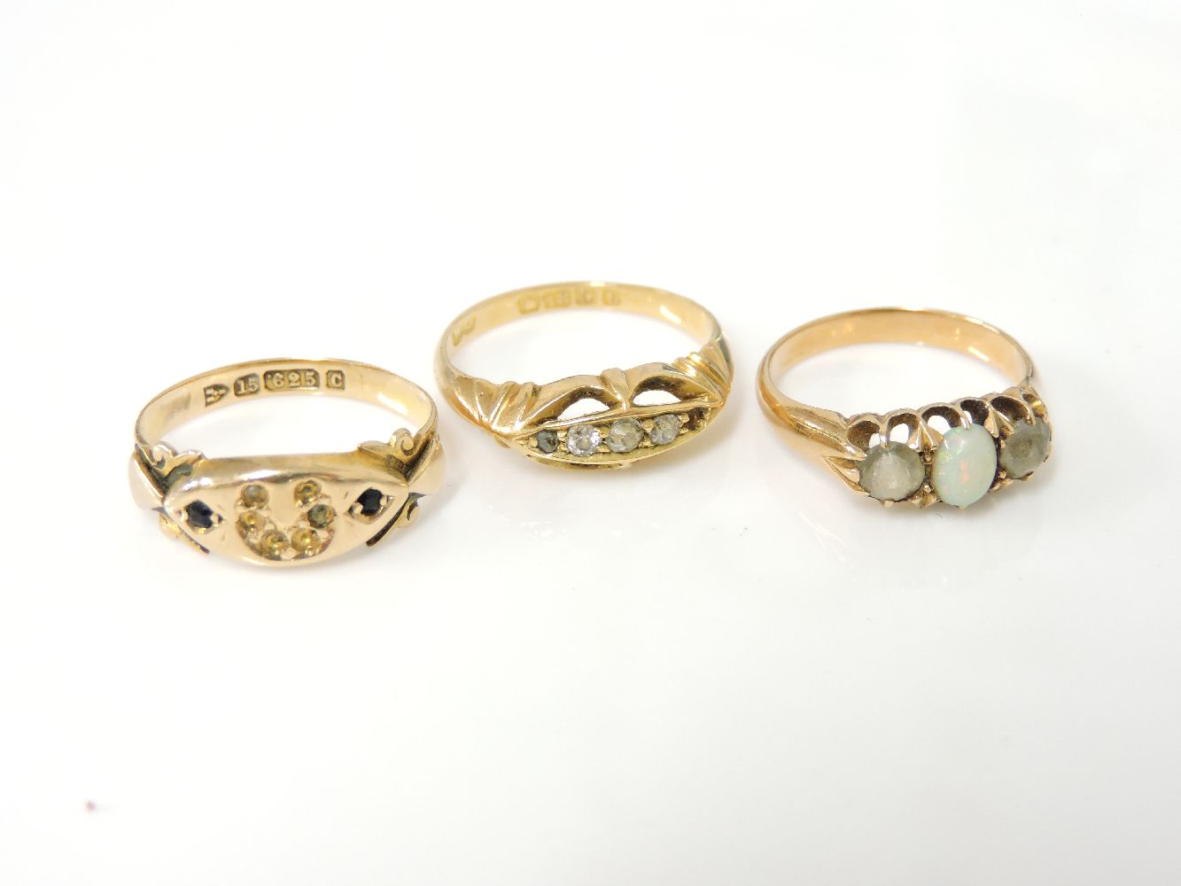 An 18ct gold boat shaped five stone graduated diamond ring, a 15ct gold split pearl and blue paste